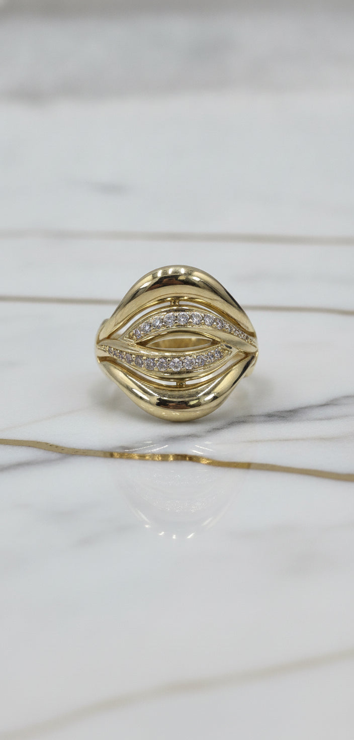 Anillo Escultural de Olas Cruzadas con Pavé de Piedras Blancas en Oro 10K Sólido (Talla 8) - 3.03g
