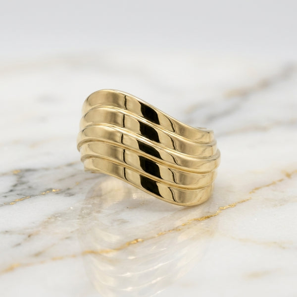 Anillo Escalonado de Ondas Diagonales en Oro Amarillo Sólido 10K (Talla 8) - 2.46g