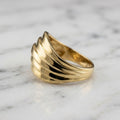 Anillo Escalonado de Ondas Diagonales en Oro Amarillo Sólido 10K (Talla 8) - 2.46g