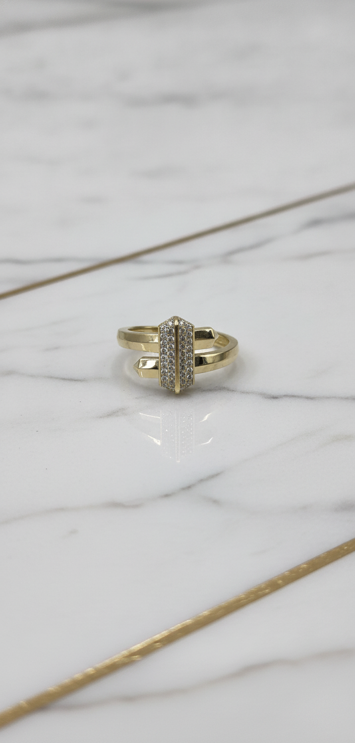 Anillo Bypass Geométrico con Barra Hexagonal de Zirconias en Oro Sólido 10K (Talla 9) - 2.83g
