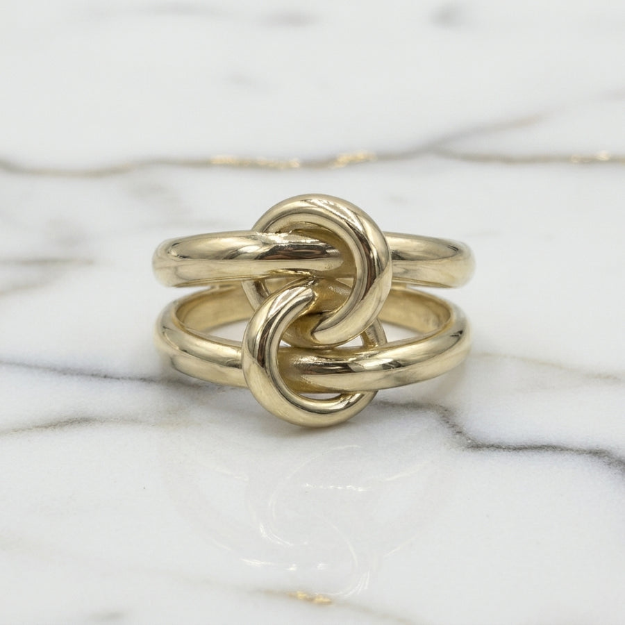 Anillo de Doble Aro con Nudo Entrelazado Pulido en Oro Amarillo 10K (Talla 6) - 1.80g