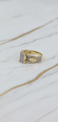 Anillo Cabezal Rectangular Pavé y Hombros con Rombo en Oro Amarillo 10K (Talla 6.5) - 2.92g