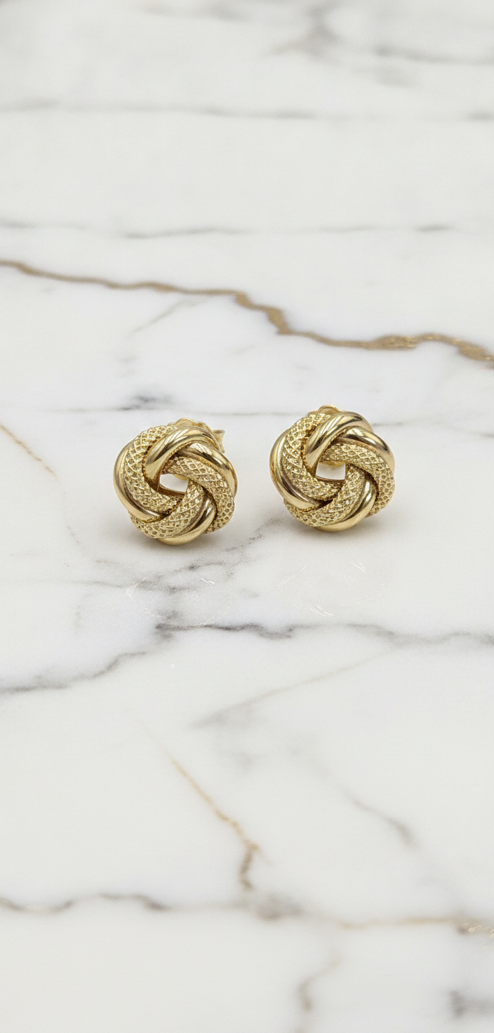 Aretes Dormilones Nudo de Amor (Love Knot) Liso y Tallado Diamante en Oro 10K - 0.84g