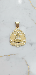 Dije Medalla Grande Festoneada de la Virgen de la Caridad del Cobre en Oro Bicolor 10K (13.74g)