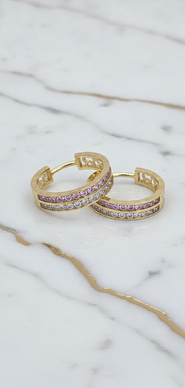 Aretes Huggies de Doble Hilera con Piedras Rosas y Blancas en Canal en Oro Sólido 14K - 1.90g