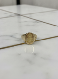 Anillo Sello Ovalado con Girasol Tallado en Relieve en Oro Amarillo 10K - 2.72g
