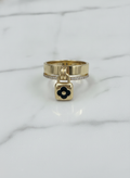 Anillo Banda Doble con Zirconias y Dije Candado Trébol Negro en Oro Amarillo 10K - 4.47g