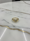 Anillo Sello Corazón con Pavé de Zirconias en Oro Amarillo 10K - 1.43g