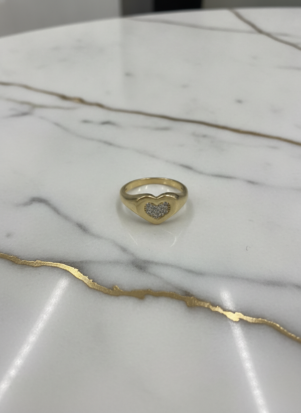 Anillo Sello Corazón con Pavé de Zirconias en Oro Amarillo 10K - 1.43g