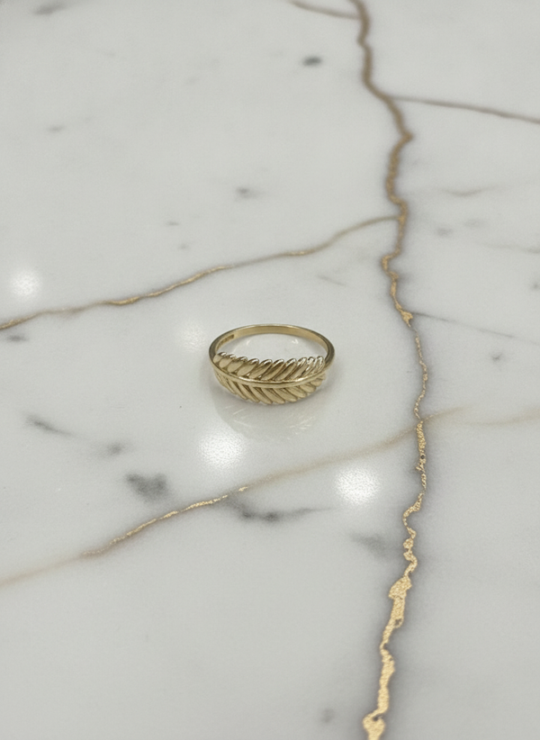 Anillo Pluma y Hoja de Laurel Esculpida en Oro Amarillo 10K - 1.69g