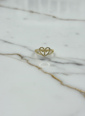 Anillo Corazón Calado con Cruz Central y Hombros Dobles en Oro Amarillo 10K - 1.36g