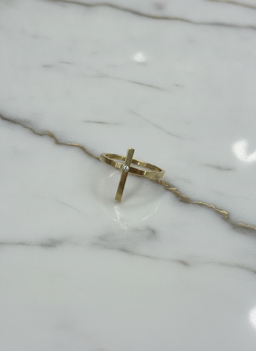 Anillo Cruz Minimalista Lisa con Zirconia Central en Oro Amarillo 10K - 1.00g