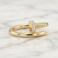 Anillo Clavo Curvo Envolvente con Cabeza de Circonias en Oro Amarillo 10K (Talla 8) - 1.45g