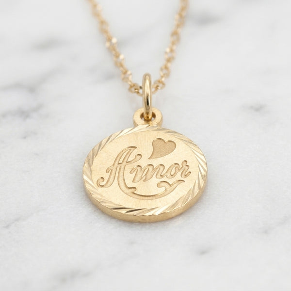 Cadena Tejido Eslabón Diamantado con Dije Medalla "Amor" y Corazón en Oro Amarillo 10K - 1.44g