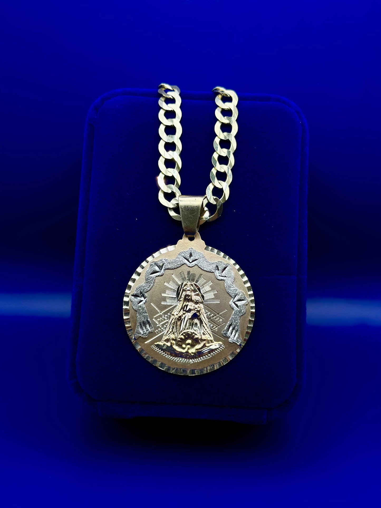 Circular Virgin pendant with details