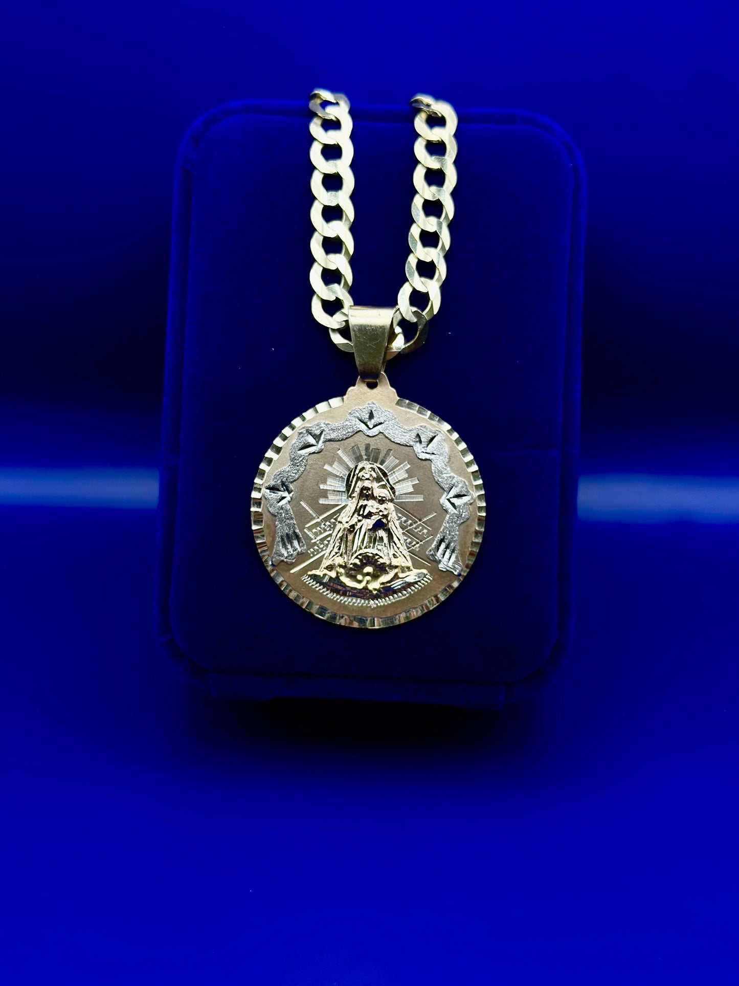 Circular Virgin pendant with details