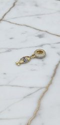 Dije Charm Pez Colgante con Piedras Azules, Ojo Rubí y Reasa Pavé en Oro Amarillo 10K (1.54g)