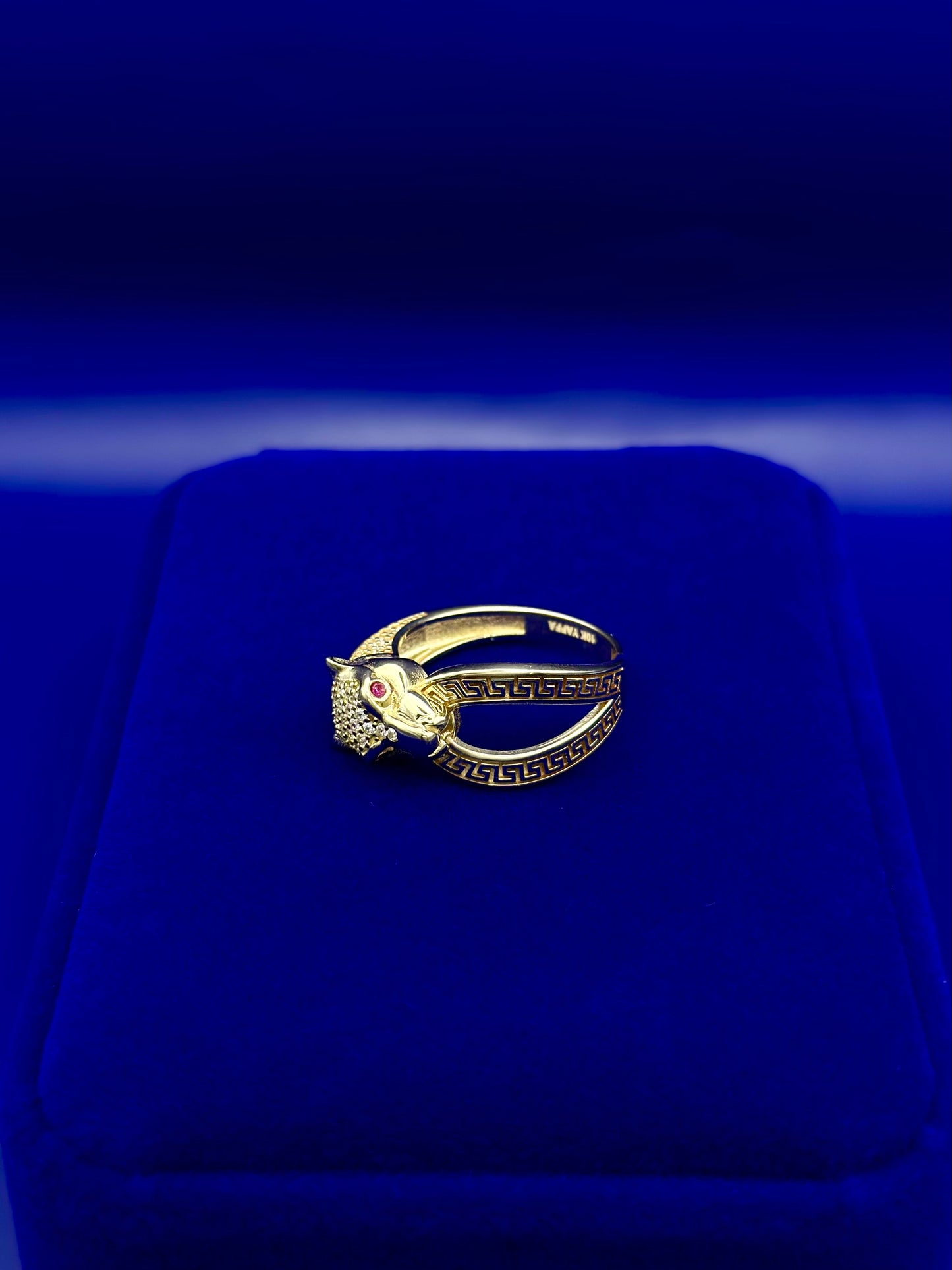 Panther style ring