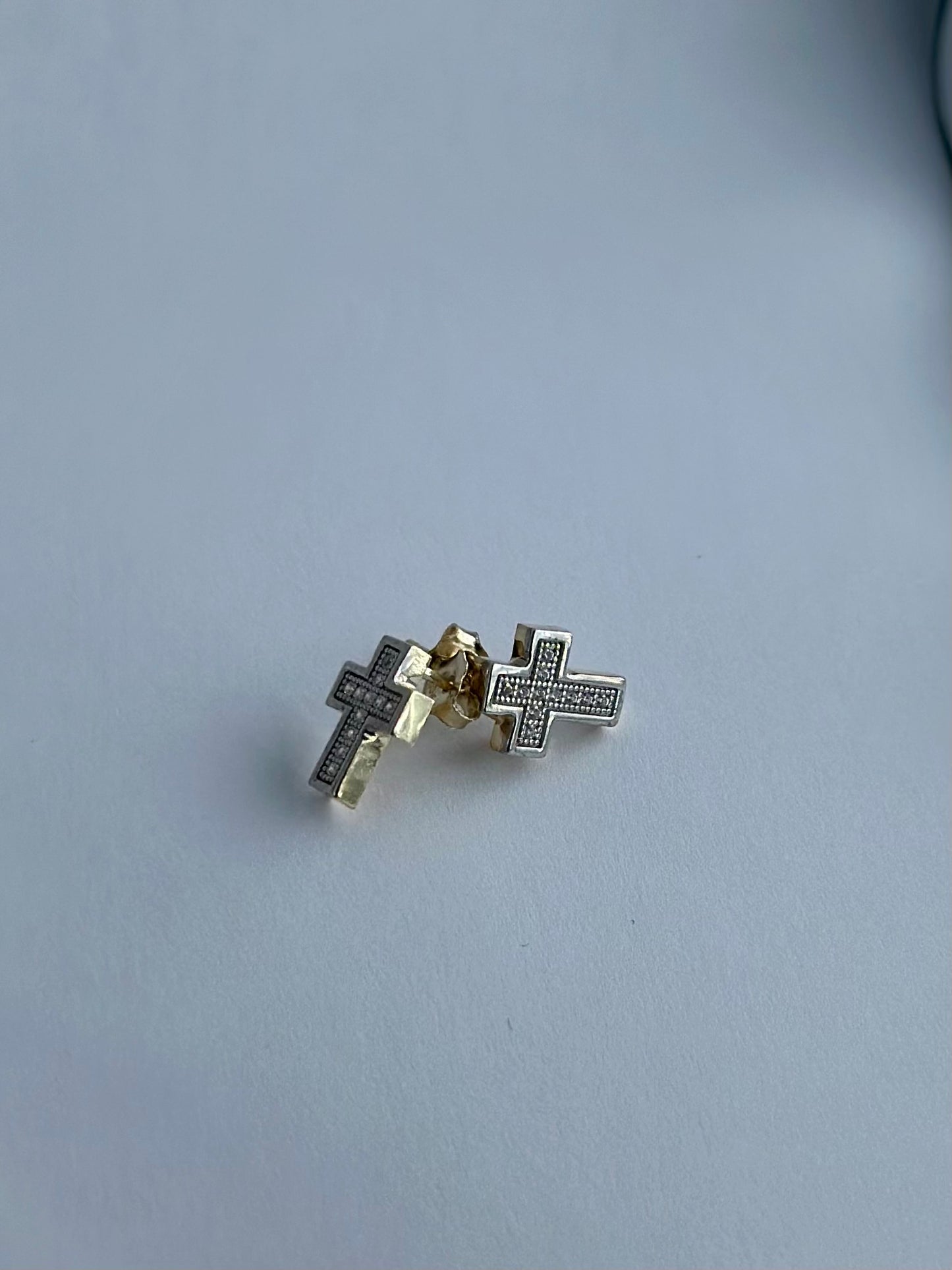 Aretes Cruz 10k Pequeño