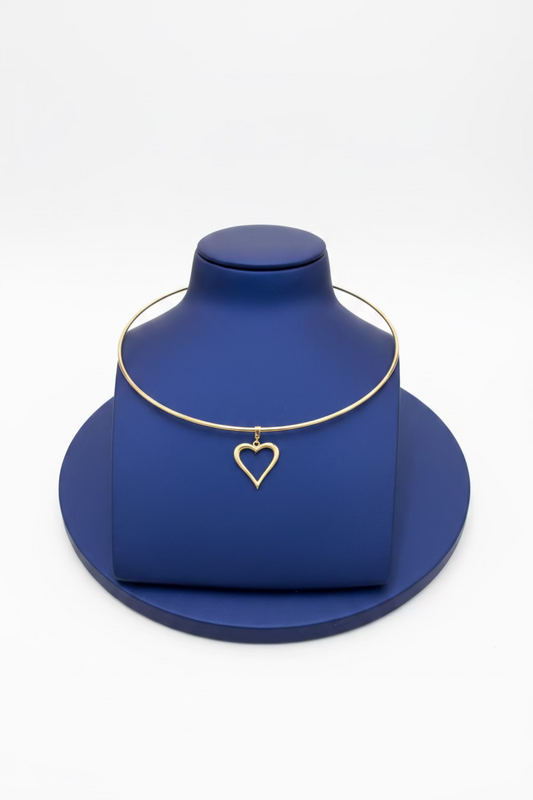 Gargantilla rígida con corazón