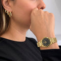 Combo Exclusivo: Reloj Seiko 5 Automático Dorado + Set de 3 Argollas Torcidas Nevadas en Oro 10K (4 Prendas)