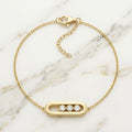 Pulsera con Dije Ovalado Liso y 3 Piedras Móviles en Oro 10K (3.03g)