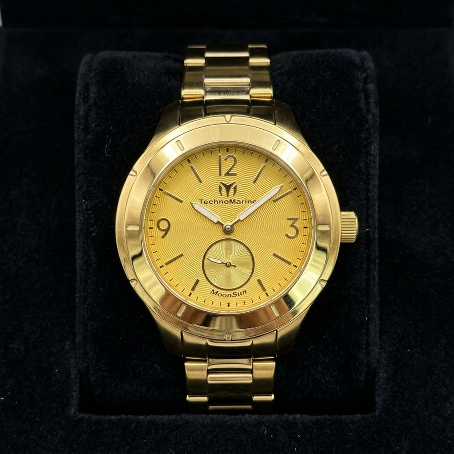 Reloj TechnoMarine MoonSun Cuarzo Dorado para Hombre — Esfera Guilloché con Sub-Esfera y Números 12-3-9 (De Pila / No Oro) - 1435